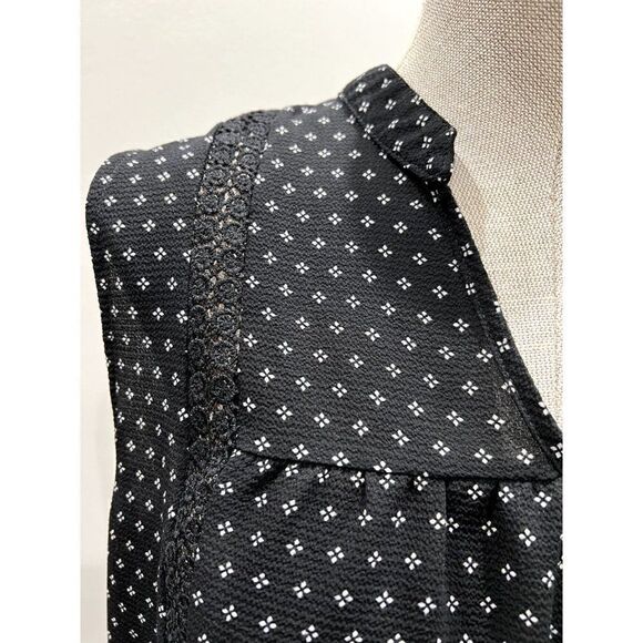 Torrid Sleeveless  Lace Stripe Blouse in Black Size 00 - Picture 2 of 3